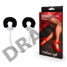 Металлические оковы с мягкой черной опушкой