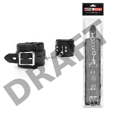 Черные оковы на металлических карабинах