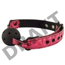 Черный пластиковый кляп-шар на розовый ремешках