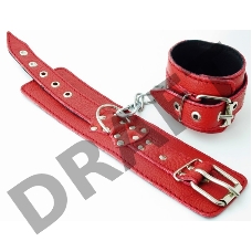 Красные кожаные наручники