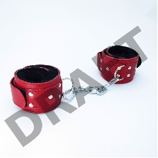 Красные кожаные наручники с меховым подкладом