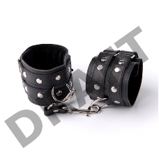 Чёрные наручники с клёпками