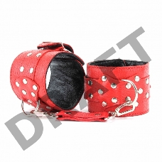 Красные кожаные оковы с клепками